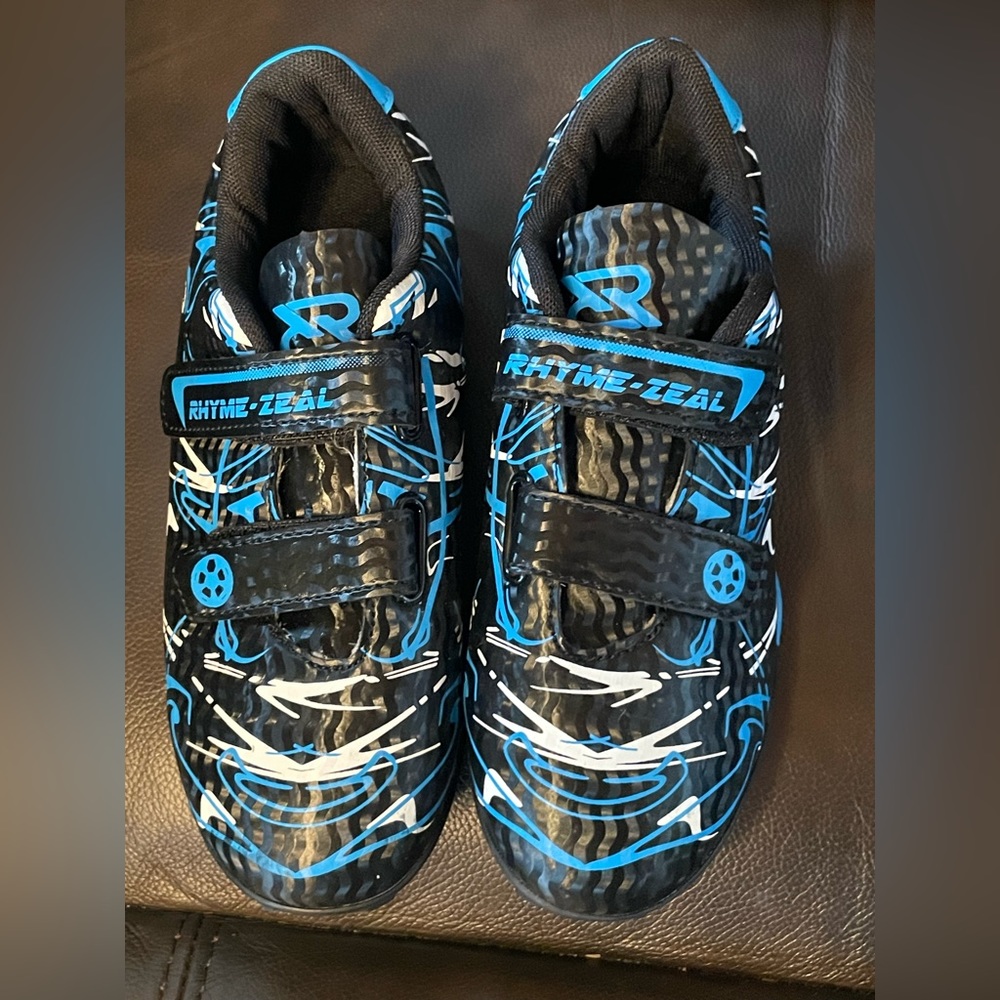 Rhyme-Zeal Kids Indoor Soccer Cleats- Eu 34- US size 2.5 Kids- NWOT-